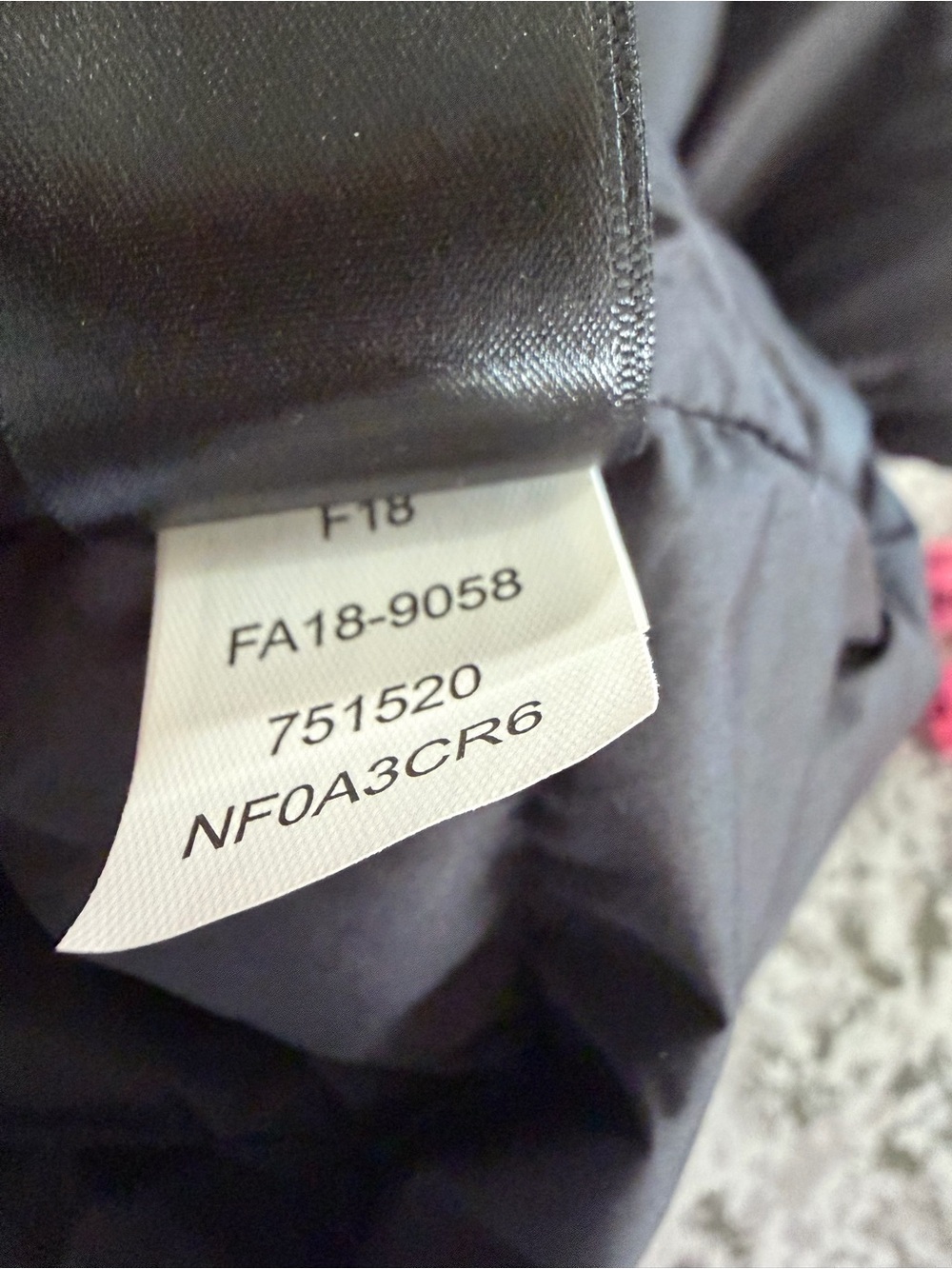 The North Face 550 Down Puffer - Picture 11 of 11